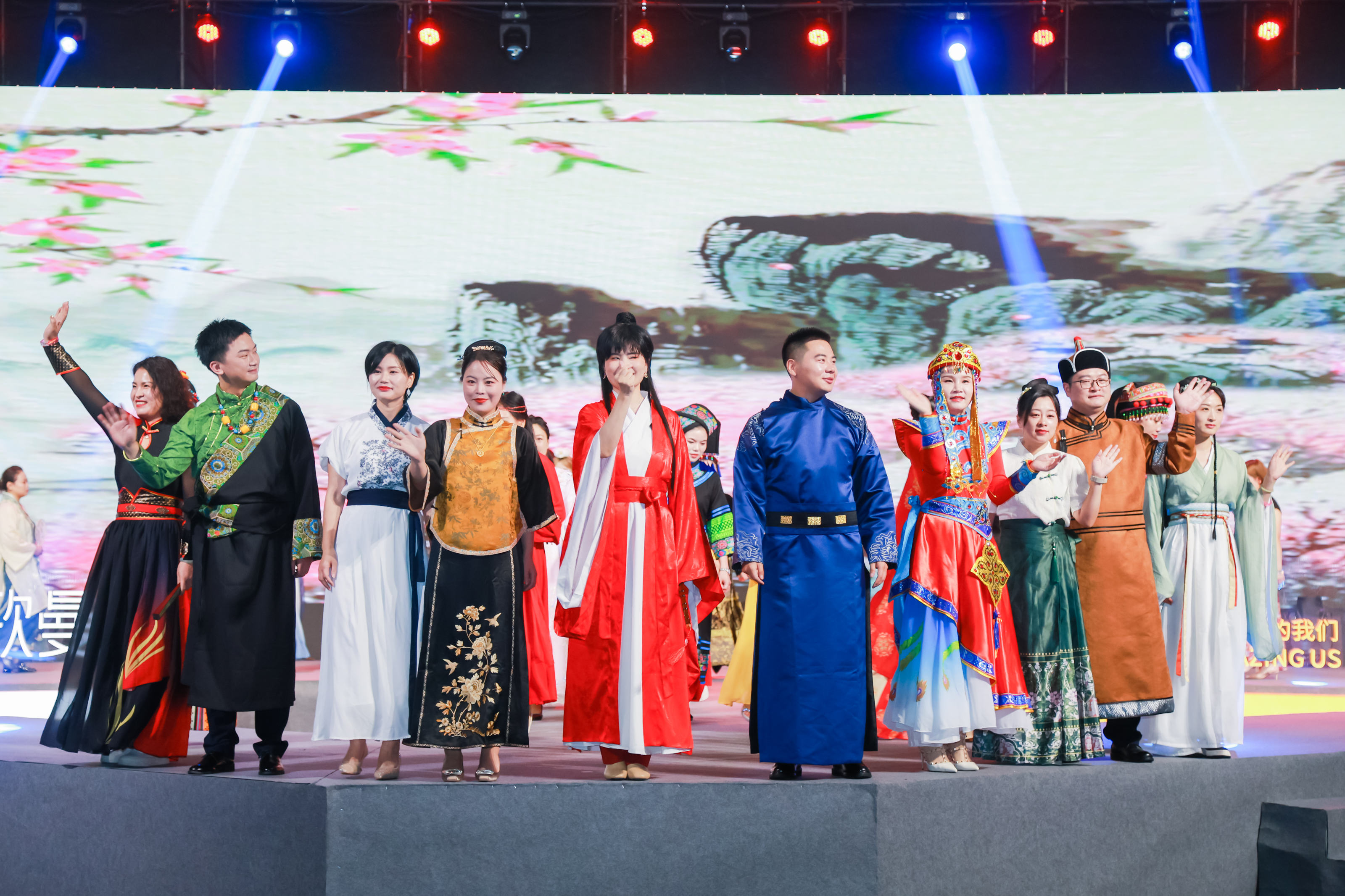 “了不起的我们”歌曼丽八周年盛典圆满落幕